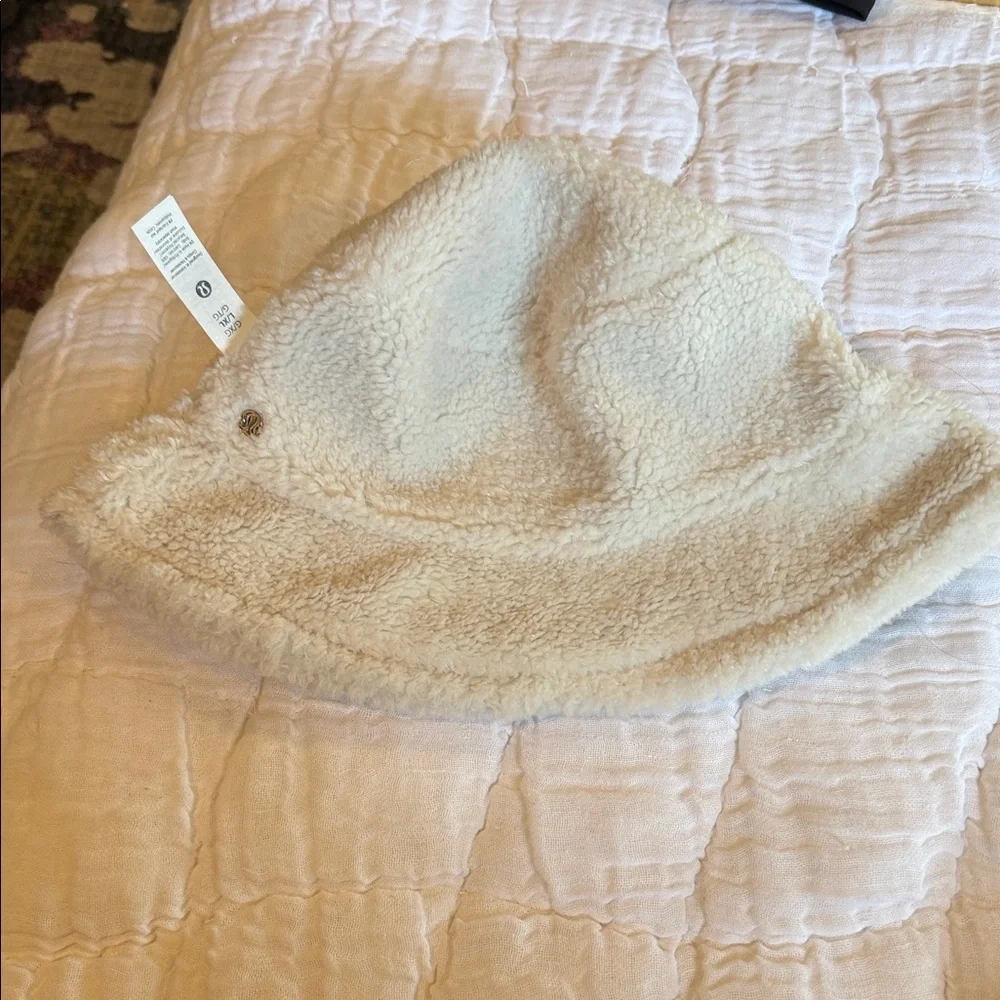 lululemon athletica Women’s Black Bucket Hat with Cream Faux-Fur Trim